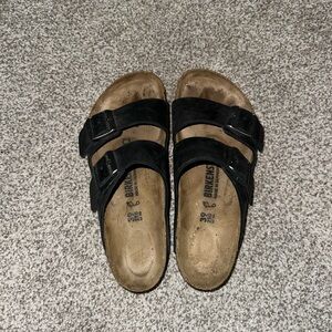 Black Birkenstocks barely worn, like new. Size 39 narrow.